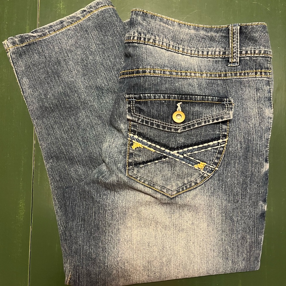 Woman’s SO Jean Capris